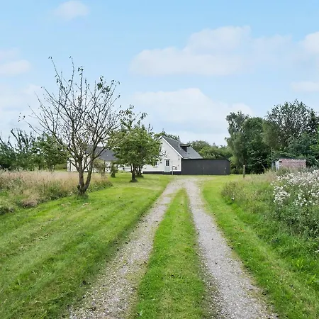 Semesterbostad Cozy In Aarup With Wifi Årup