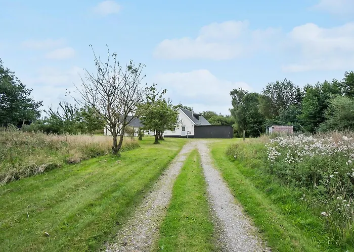 Semesterbostad Cozy In Aarup With Wifi Årup